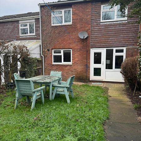 Large 2 Bedroom House Wombridge Exterior photo